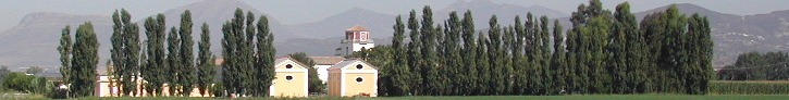 Vista dai campi del complesso aziendale